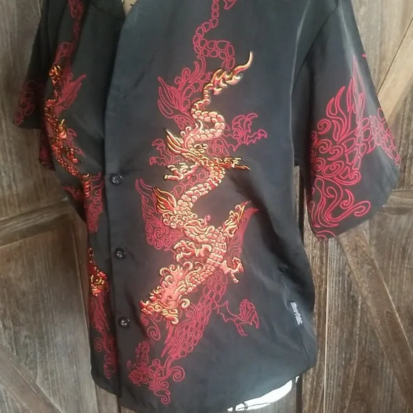 Silver Point-Retro Dragon Button Up Shirt-Size Medium - Picture 6 of 12